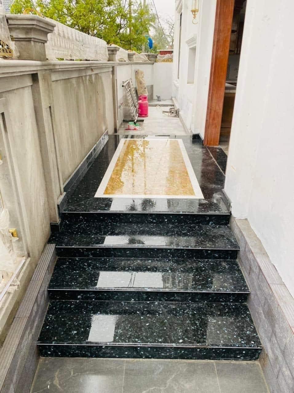 Thi công ốp đá bậc tam cấp