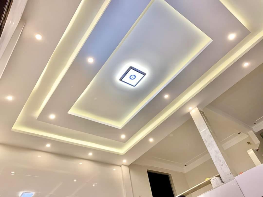 Trần thạch cao giật cấp nhiều lớp cân đối