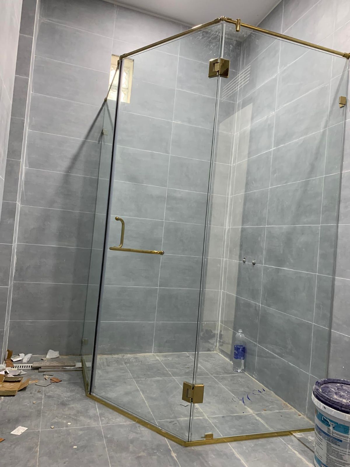 Thi công vách kính ngăn phòng tắm
