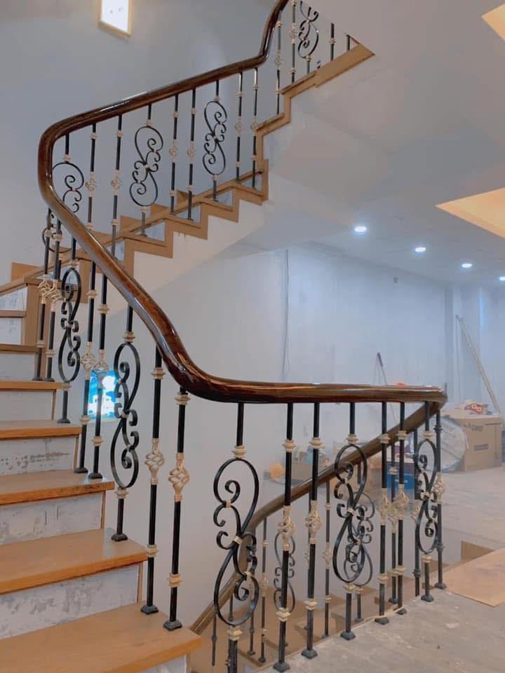 Cầu thang lan can sắt nghệ thuật 