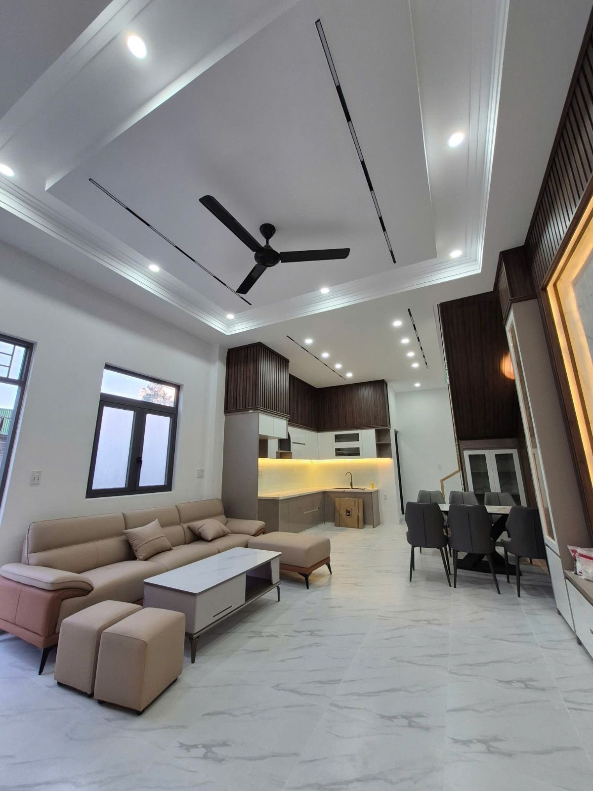 Thiết kế nội thất phòng khách liền phòng bếp hiện đại