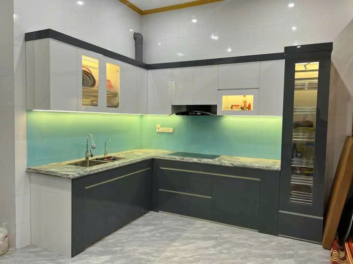 Thi công hoàn thiện tủ bếp chữ L 