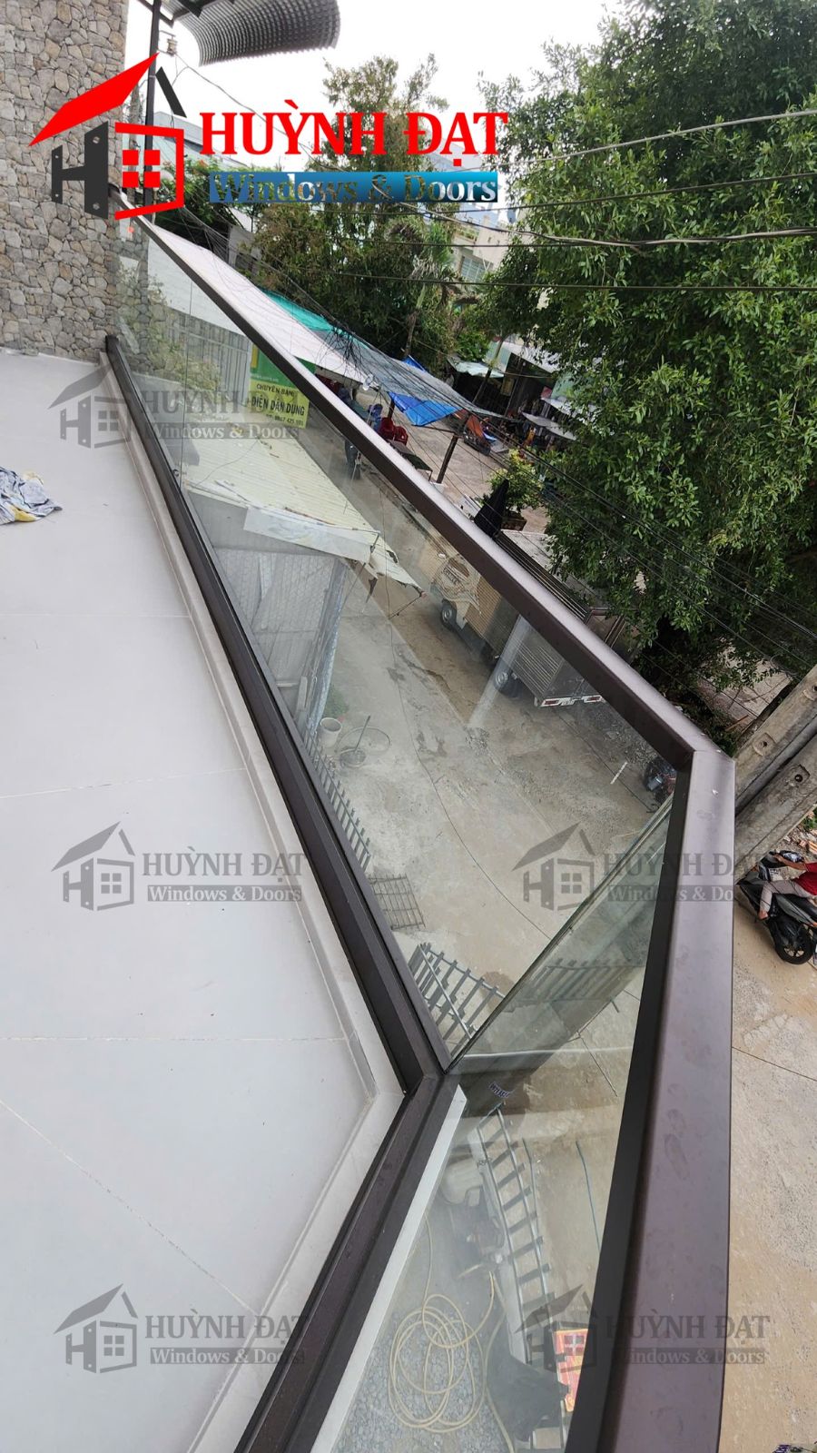 Lan can kính cường lực