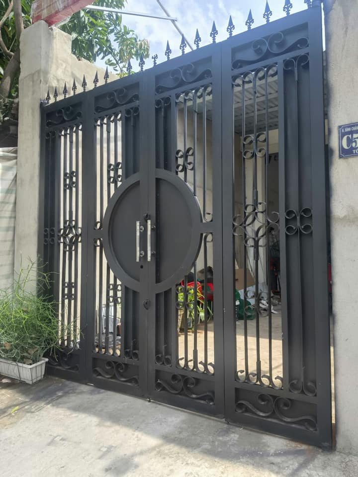 Cửa sắt 4 cánh