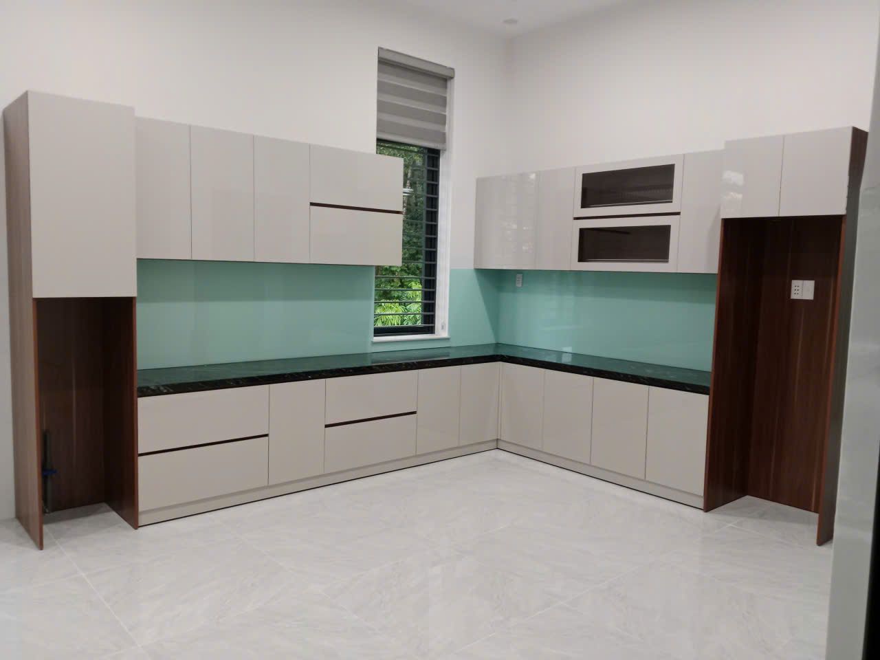 Tủ bếp chữ L hiện đại