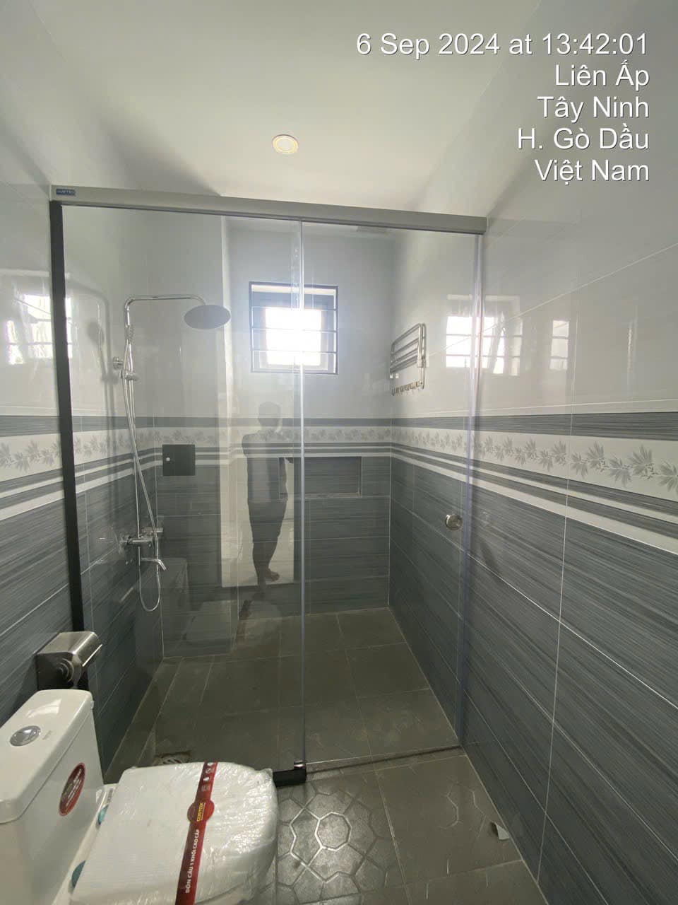 Vách ngăn kính phòng tắm 