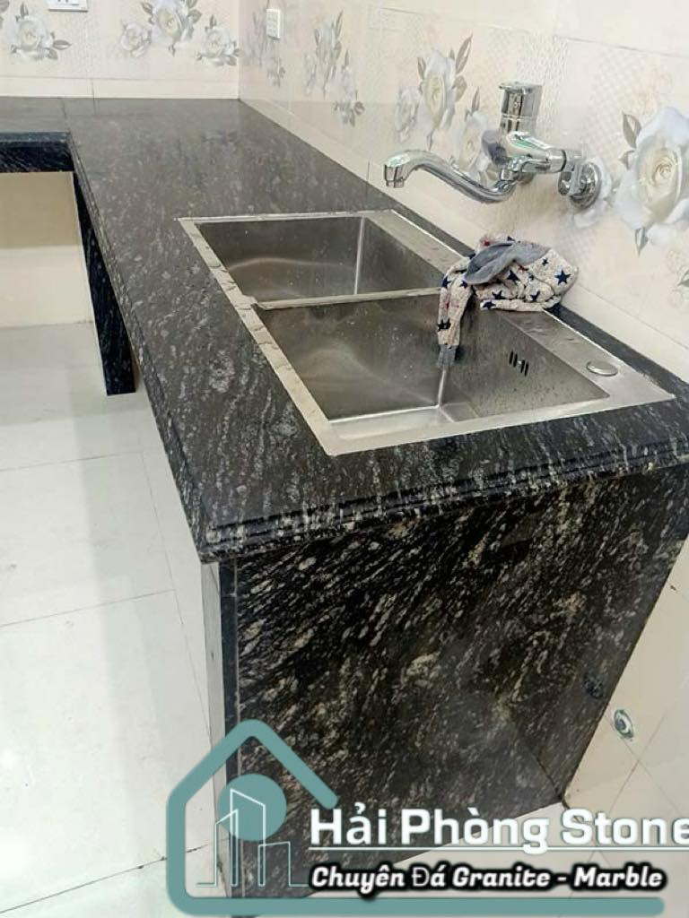 Đá Granite Tự Nhiên Đen Rừng ốp mặt bếp 