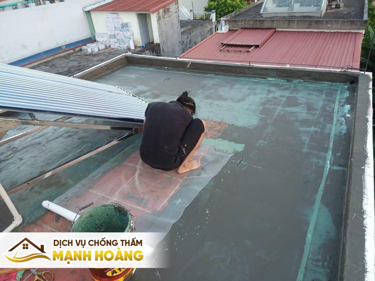 Thợ thi công chống thấm sàn mái