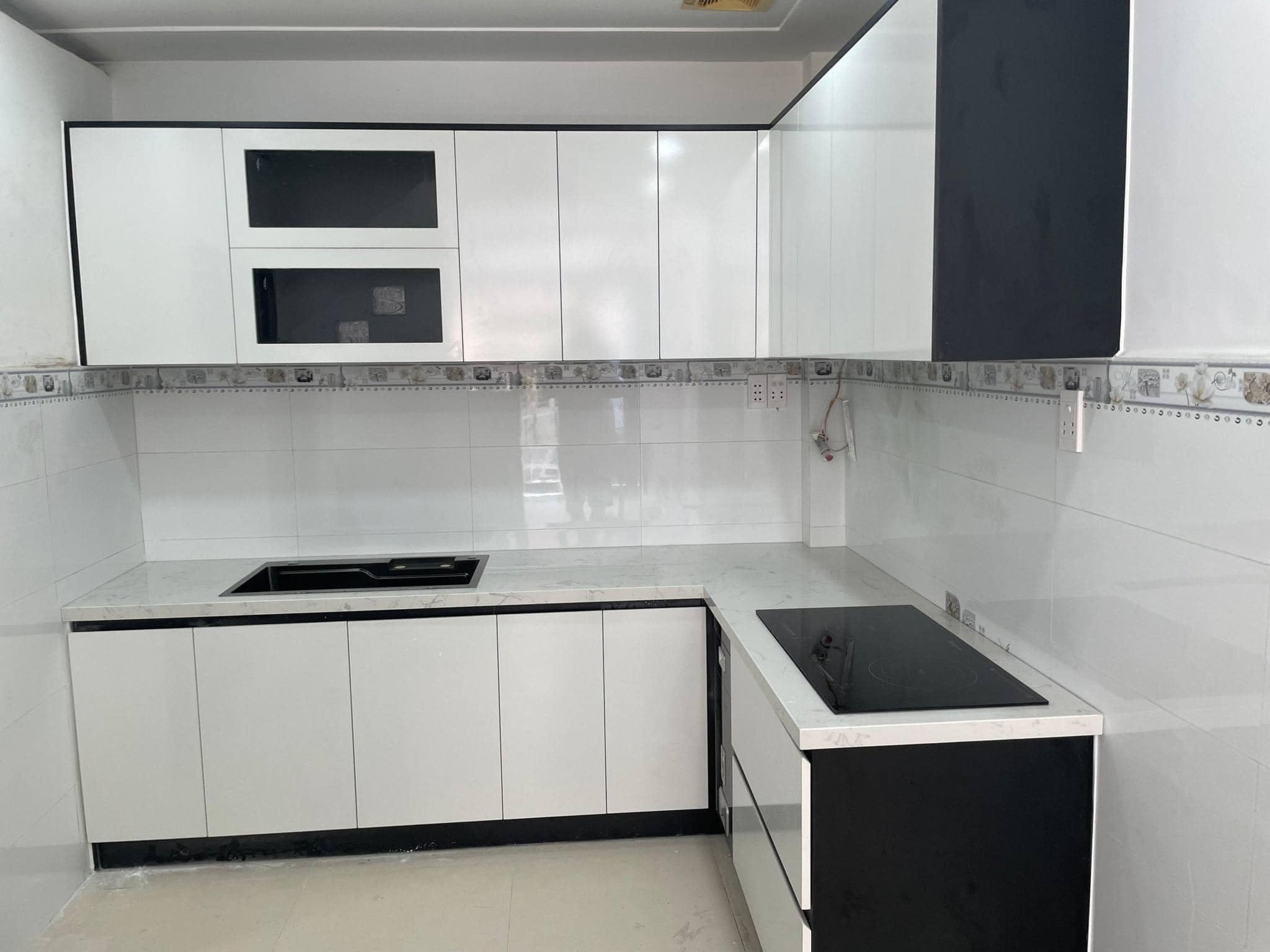 Tủ bếp chữ L hiện đại 