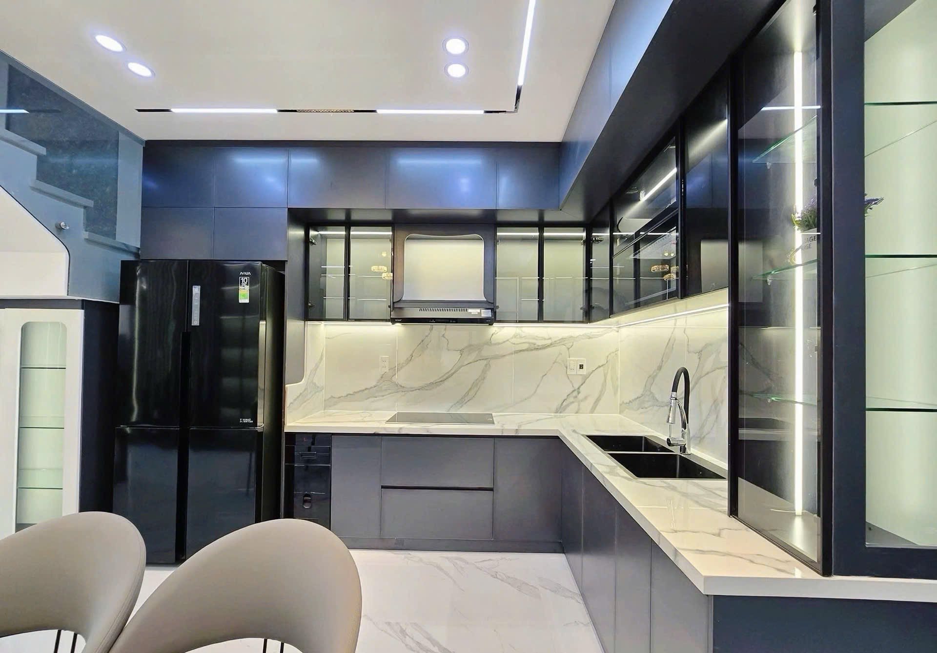 Thi công tủ bếp hiện đại 