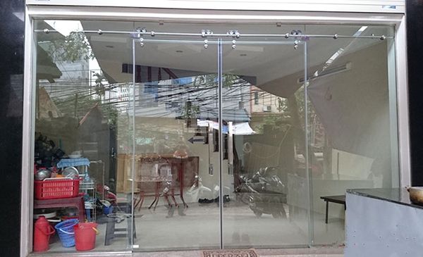 Cửa kính cường lực 
