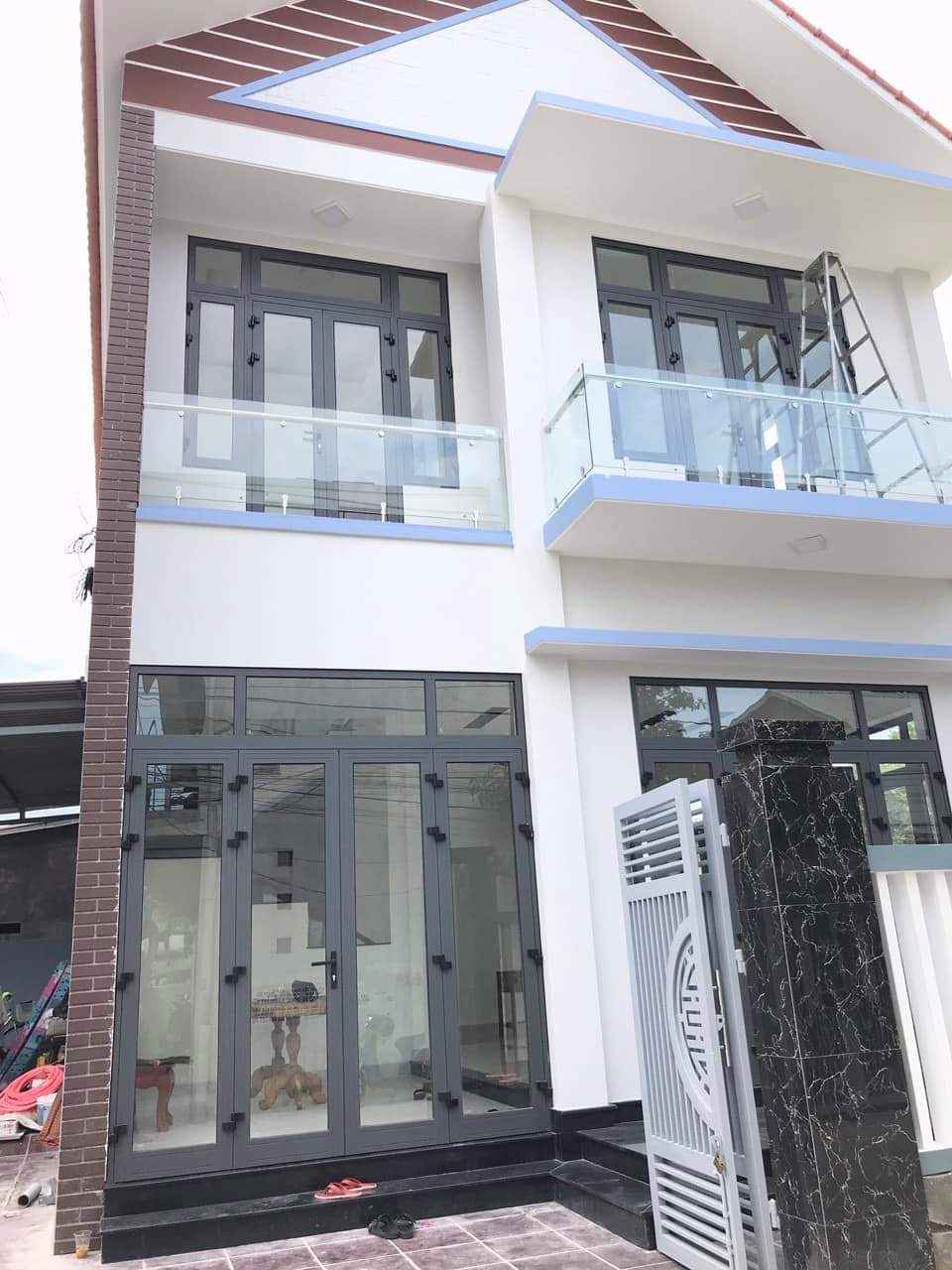 Thi công cửa nhôm xingfa và lan can kính