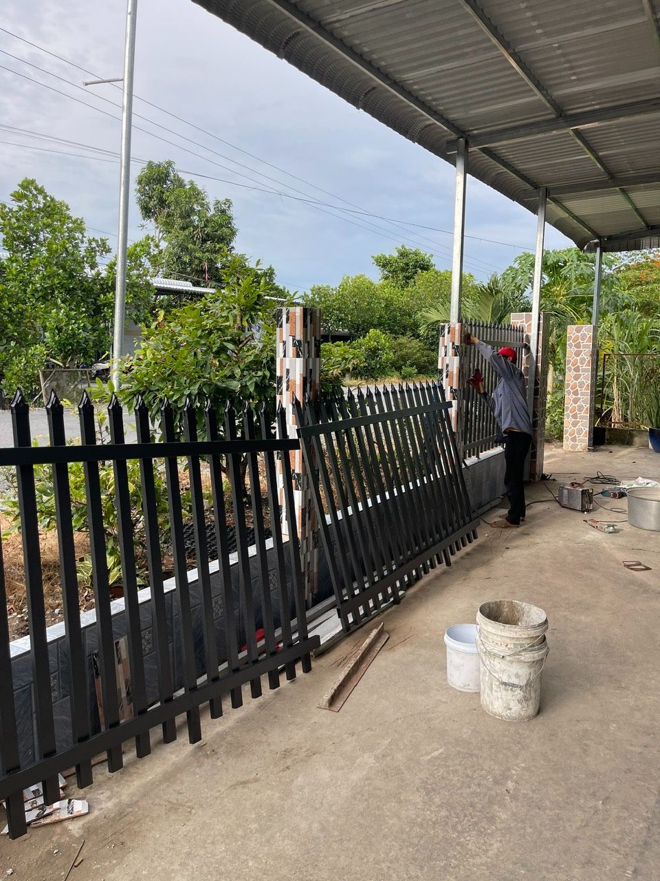 Gia công sơn tĩnh điện hàng rào 