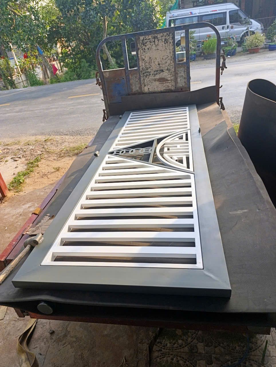 Gia công sơn tĩnh điện cửa cổng sắt 