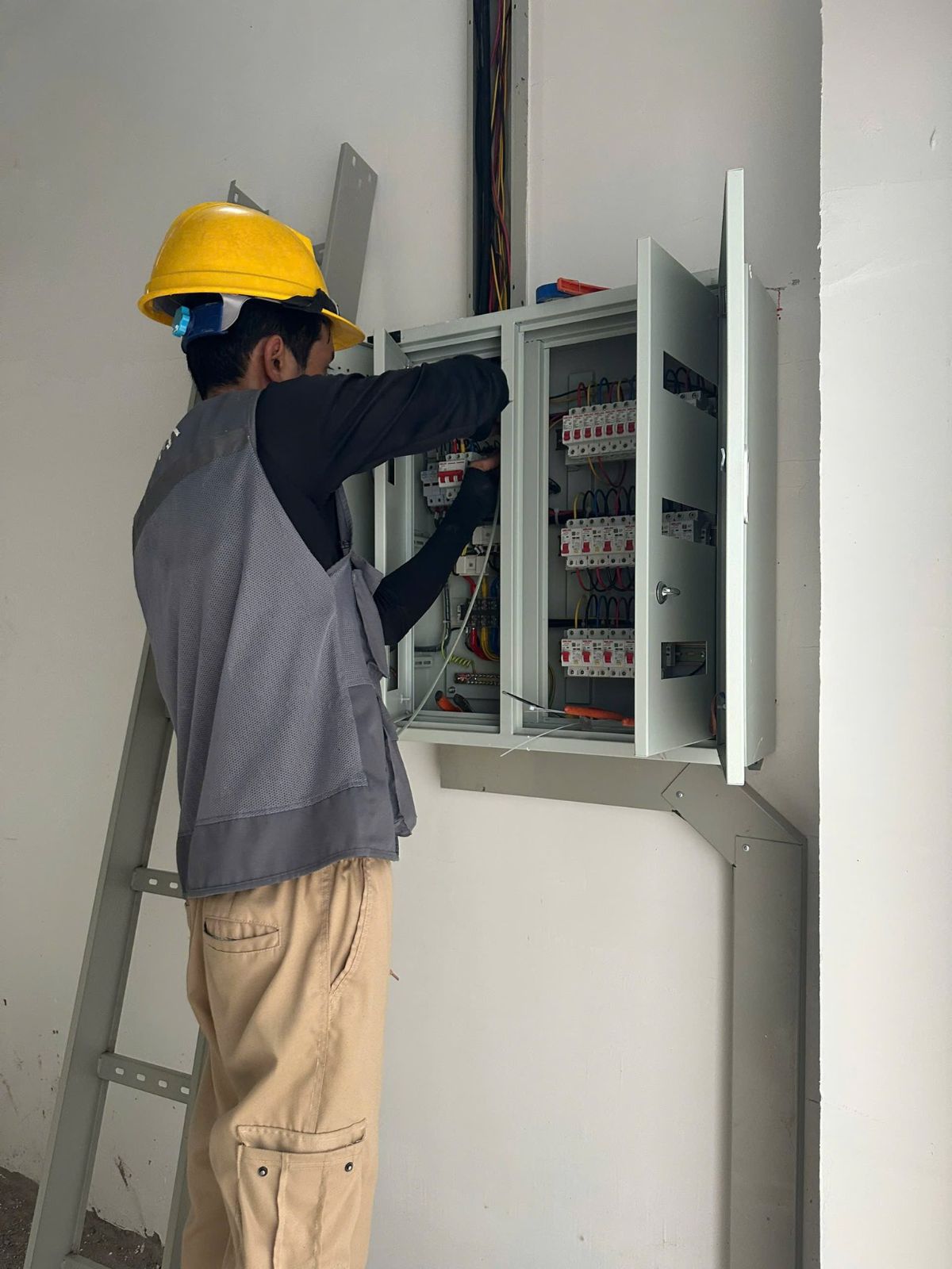 Sửa chữa tủ điện 