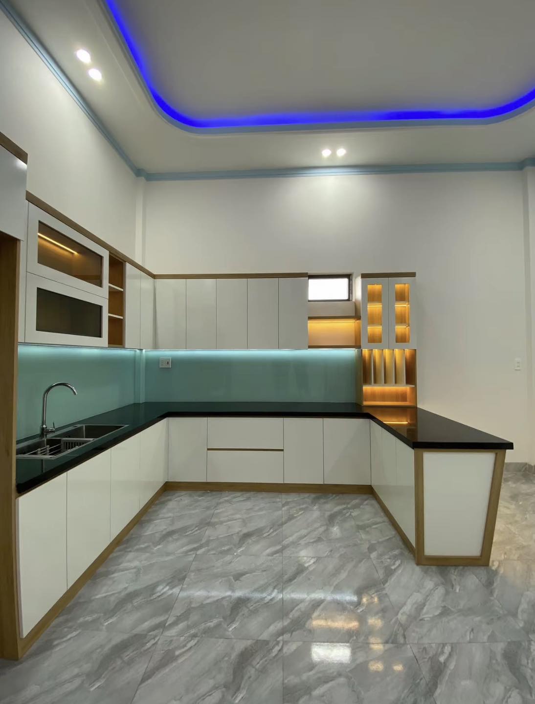 Thi công tủ bếp chữ U 