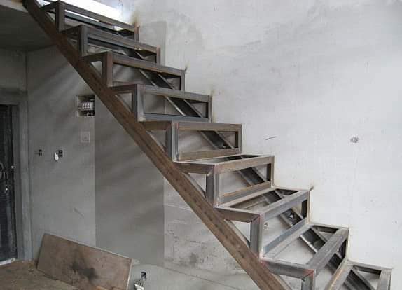 Thi công cầu thang inox
