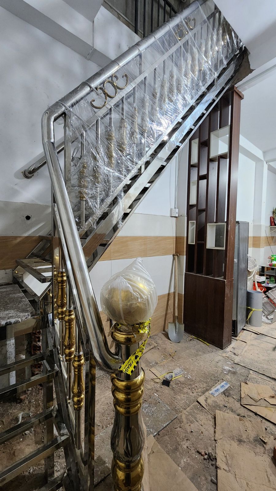 Hoàn thiện cầu thang inox 