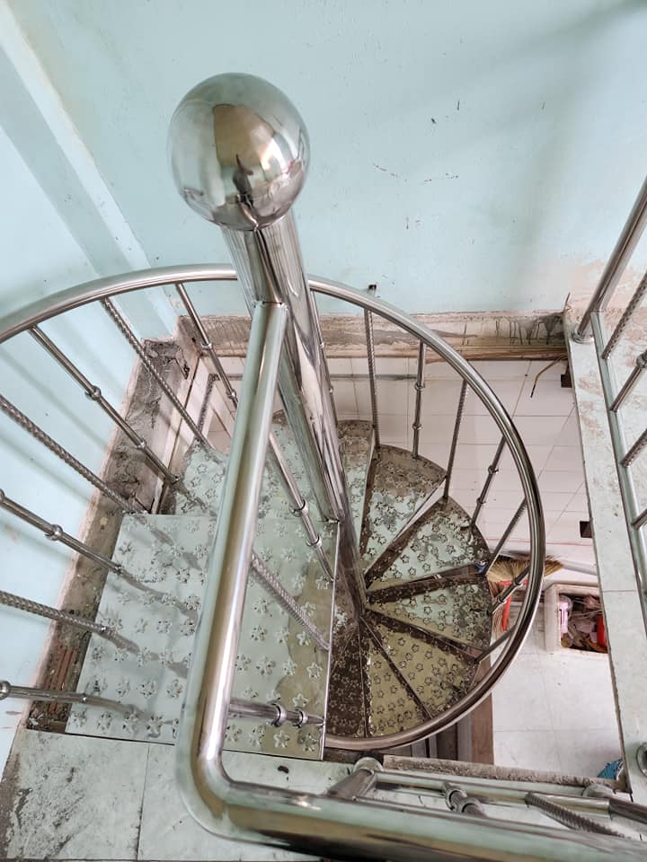Cầu thang xoắn inox
