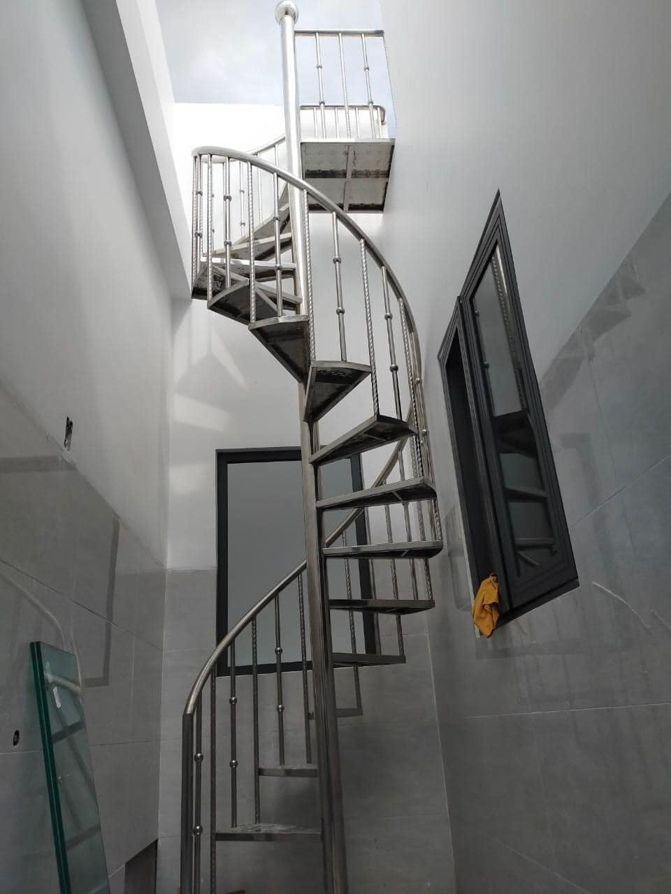Cầu thang xoắn inox 