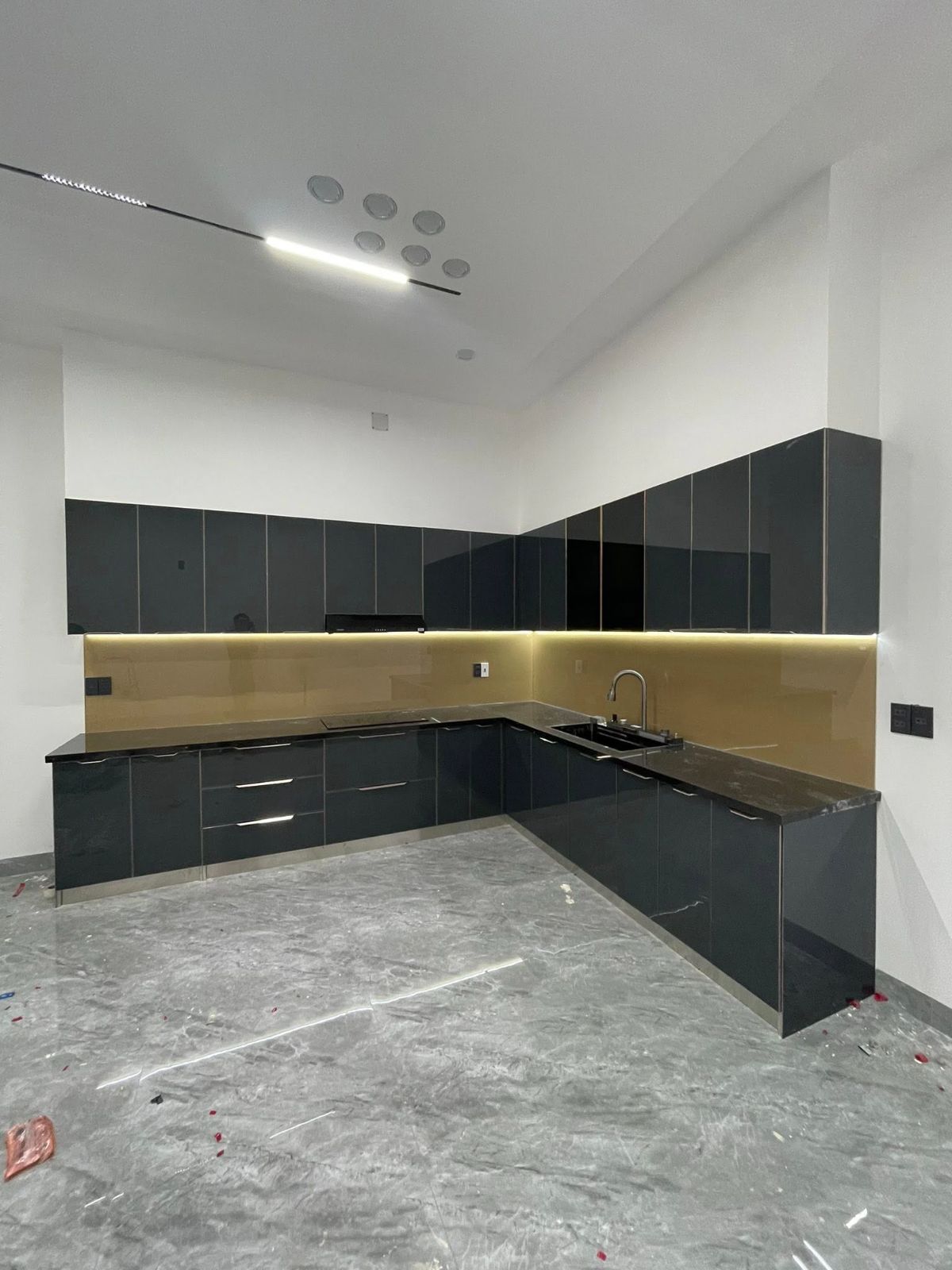 Căn Bếp Inox Cánh Kính