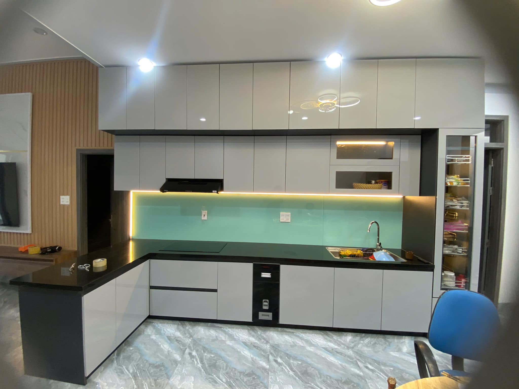 Tủ bếp hiện đại 