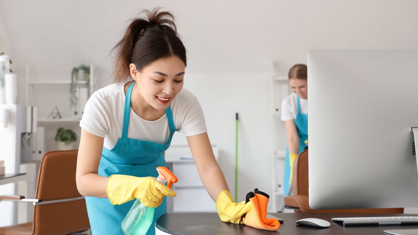 Vệ sinh công nghiệp khác gì dịch vụ vệ sinh nhà cửa hằng ngày?