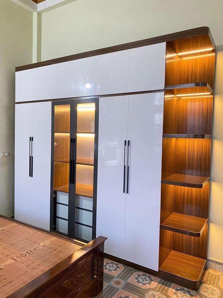 Tủ quần áo cánh kính kết hợp kệ trang trí