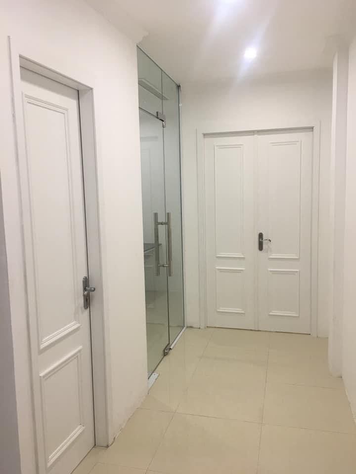 Cửa phủ fim pvc màu trắng