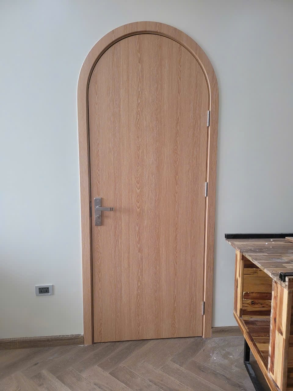 Cửa gỗ Composite vòm 