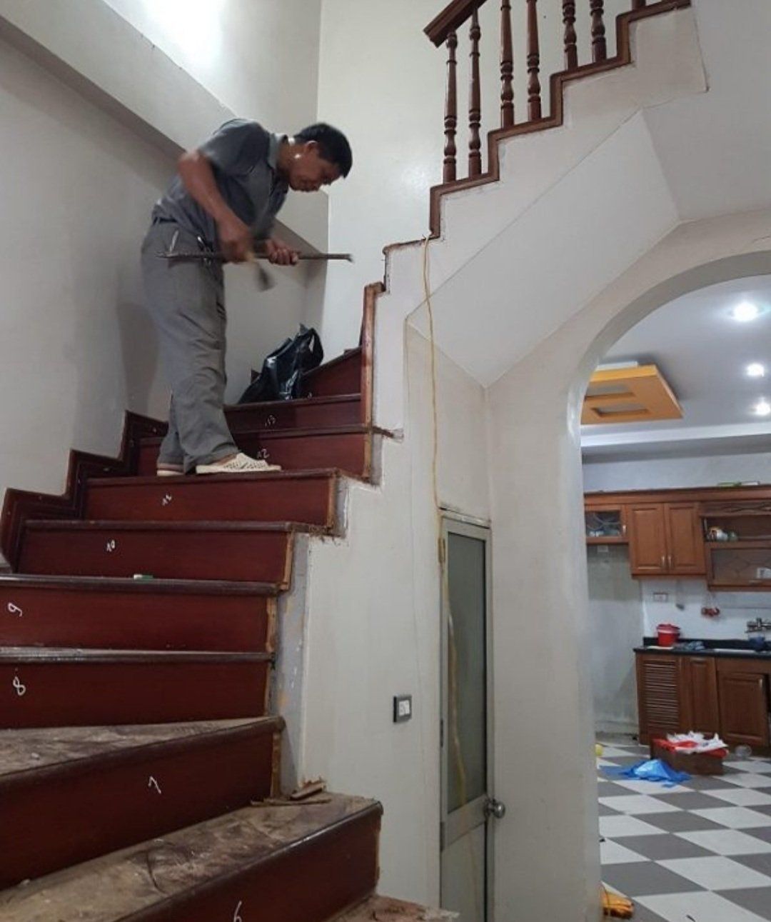Sửa chữa lan can cầu thang gỗ 