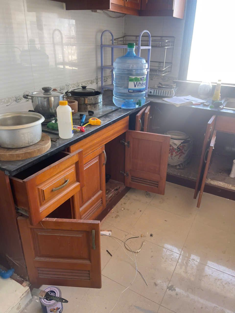 Thi công sửa chữa tủ bếp gỗ 