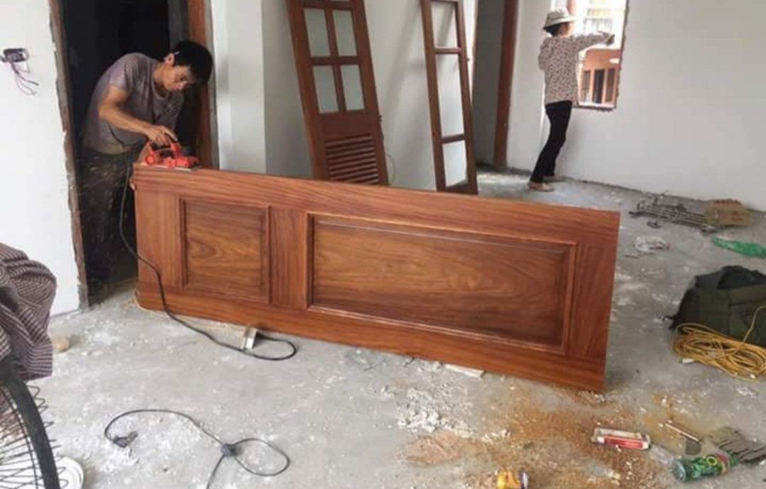 Thi công sửa chữa lắp đặt cửa gỗ 