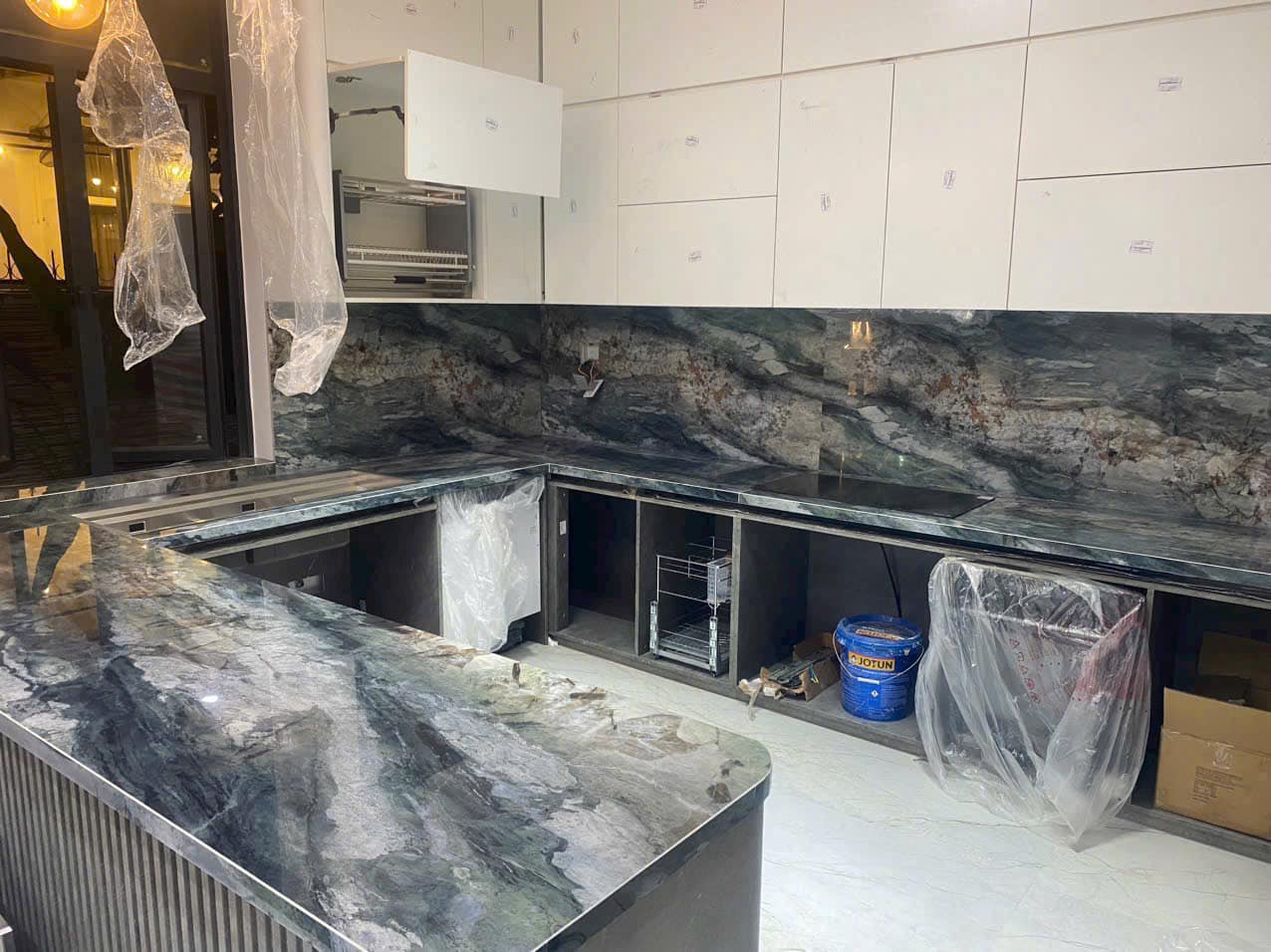  Đá nung kết có đối xứng ốp bếp