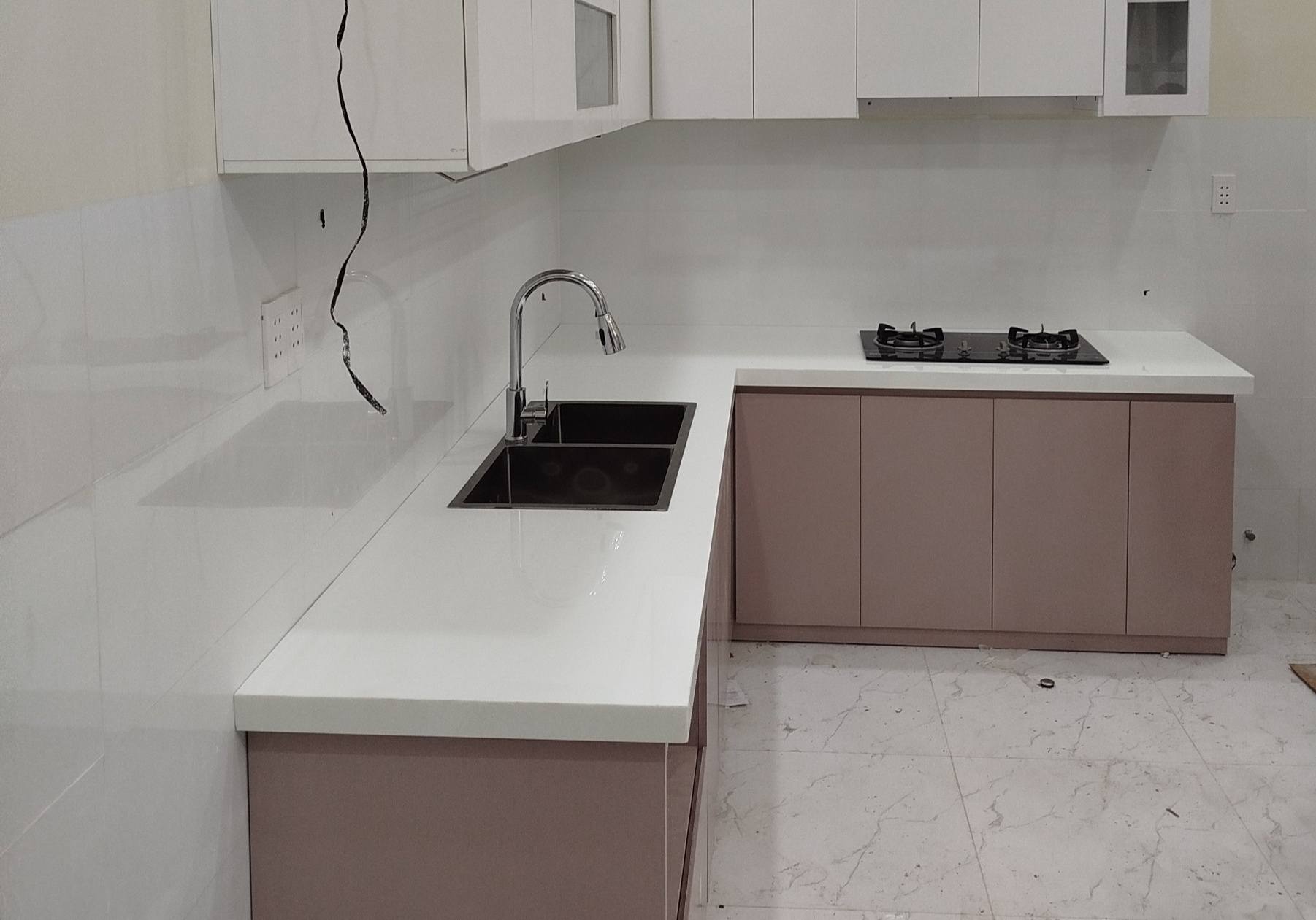 Đá ốp mặt bếp trắng trơn