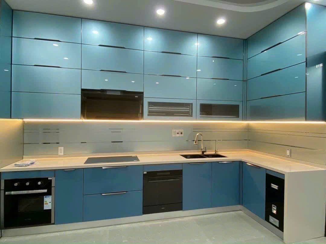 Thi công tủ bếp nhôm kính 