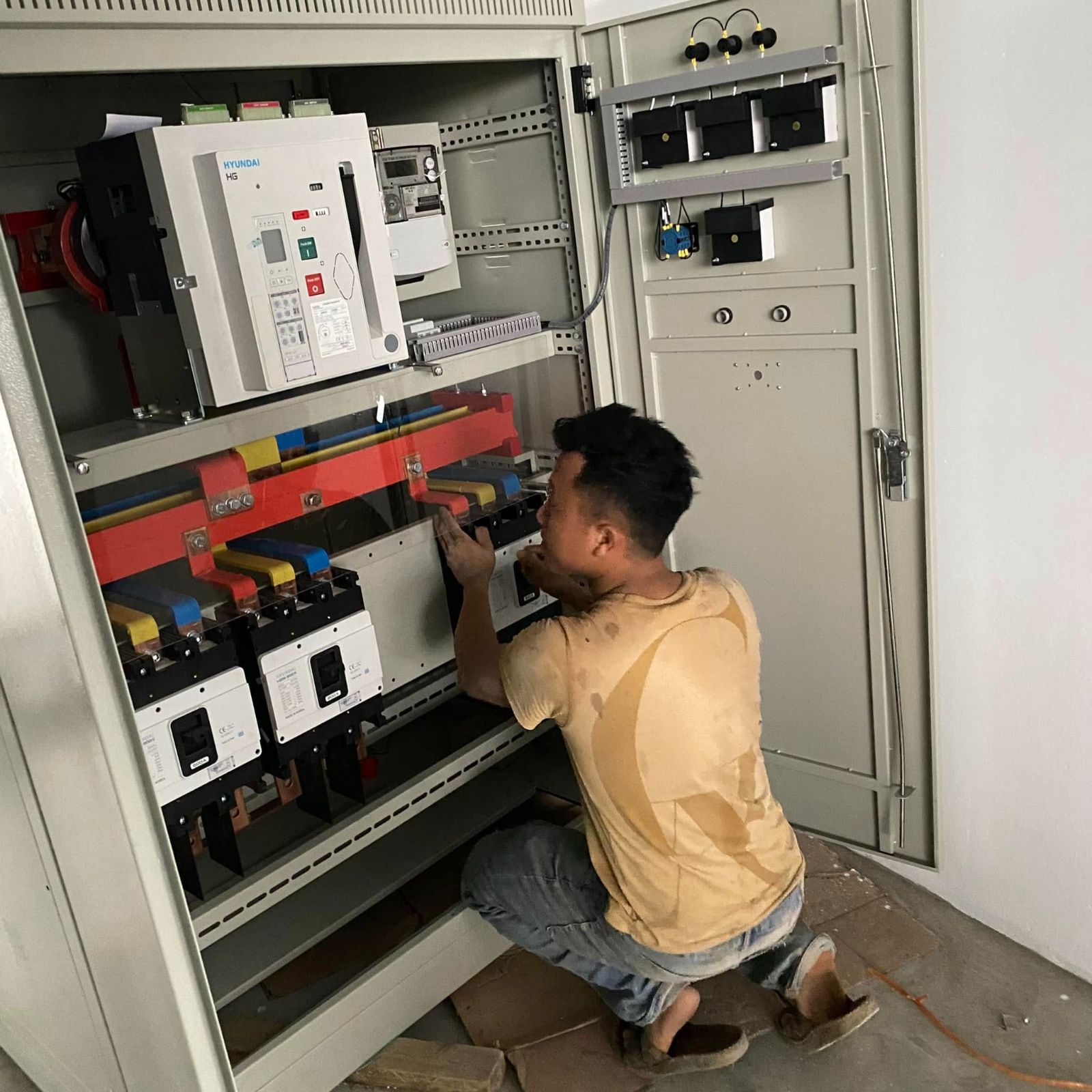 Dịch vụ thi công sửa chữa hệ thống tủ điện