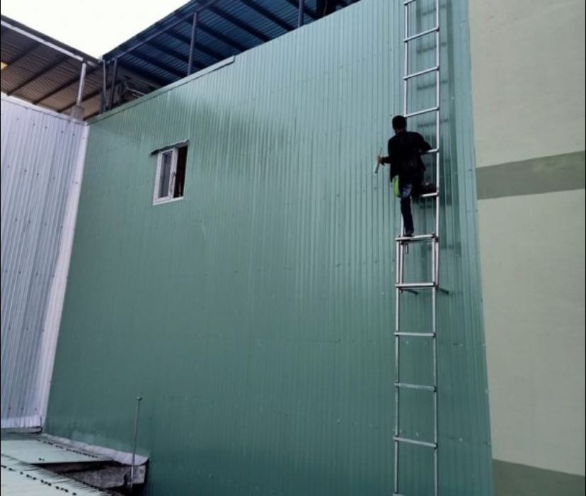 Dịch vụ thi công đóng tôn chống thấm tường nhà