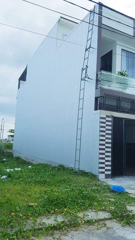 Đóng tôn chống thấm tường