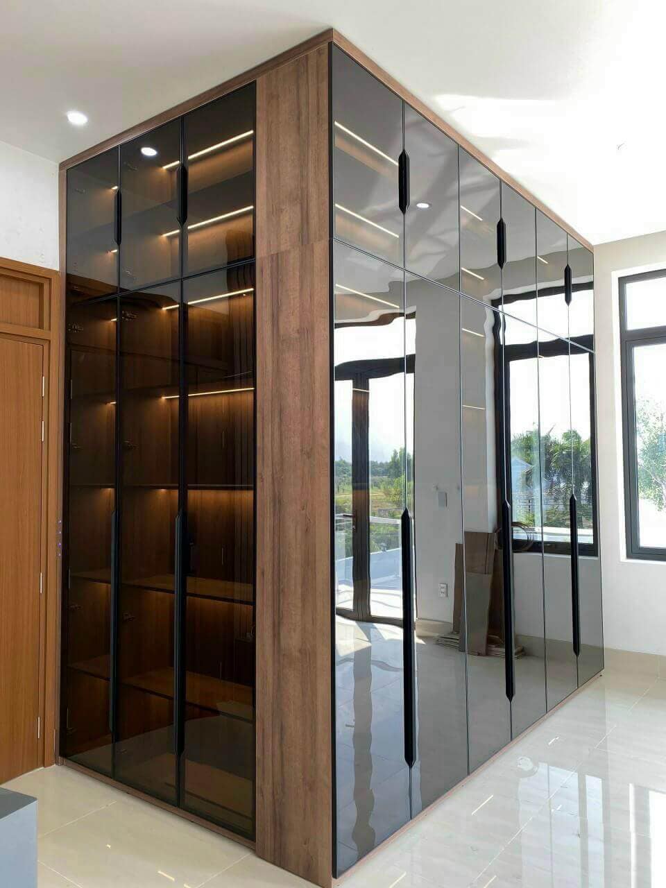 Tủ quần áo cánh kính màu trà