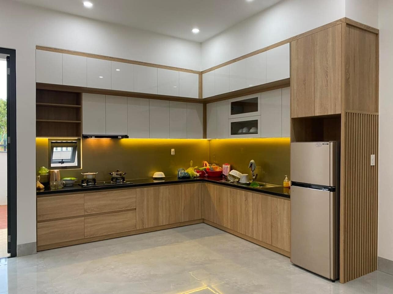 Tủ bếp chữ L hiện đại