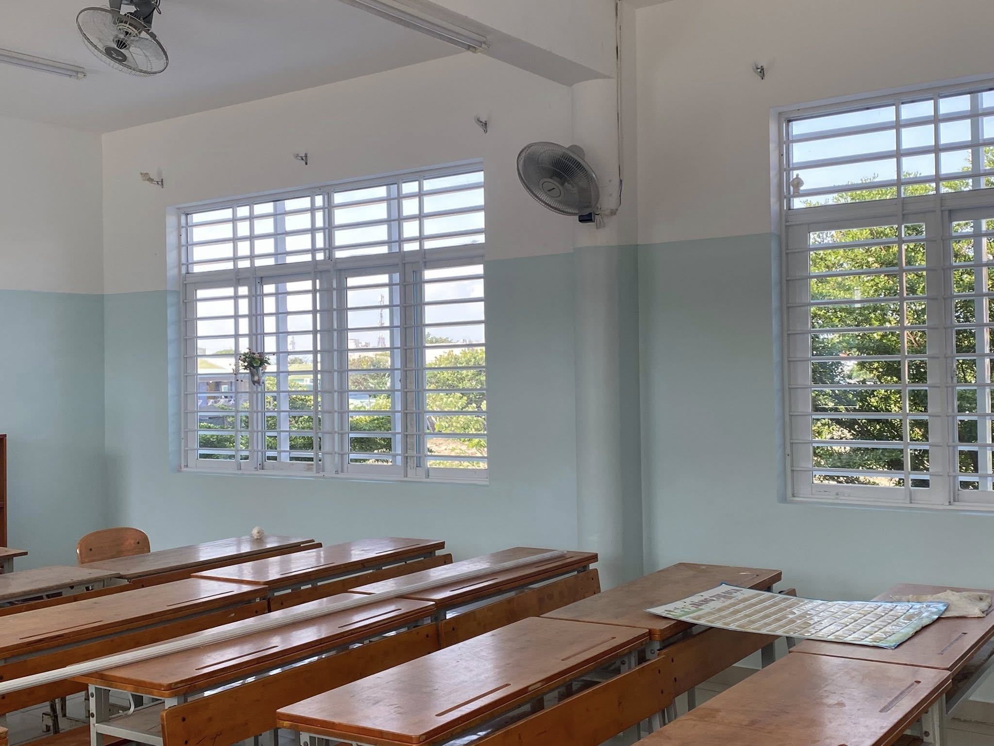 Sơn mới cho lớp học