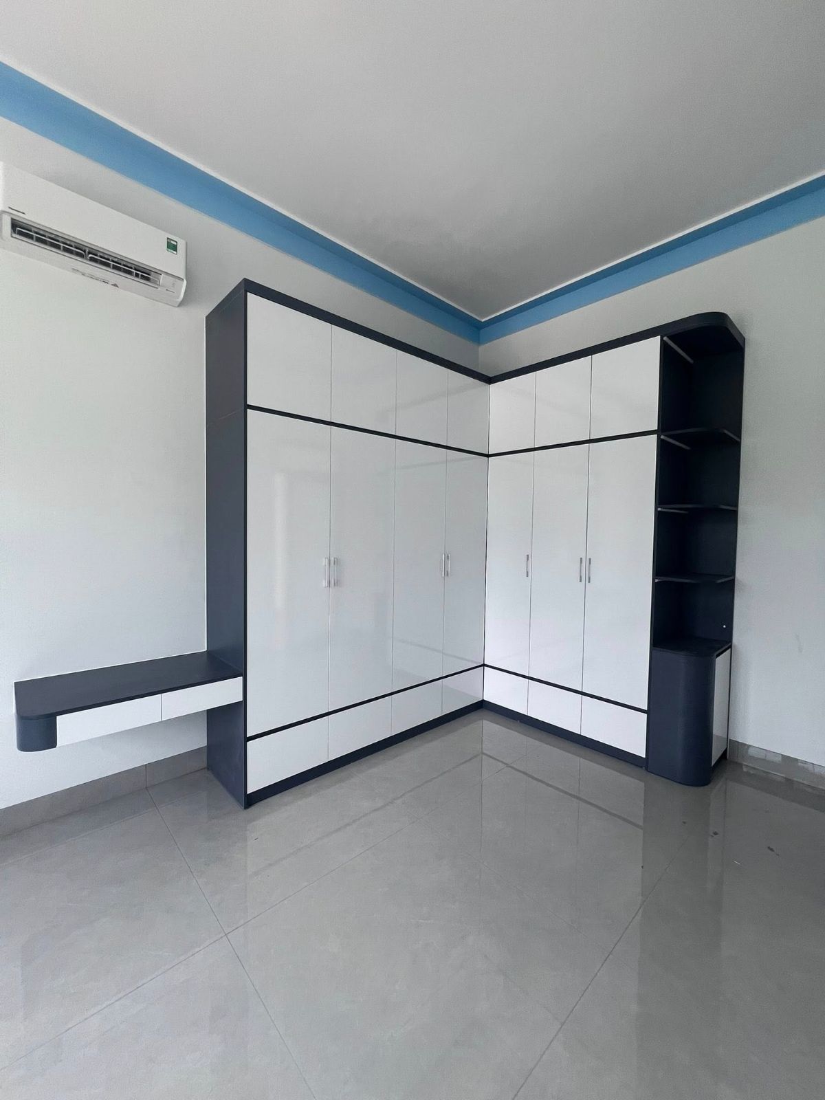 Tủ quần áo góc kết hợp bàn trang điểm