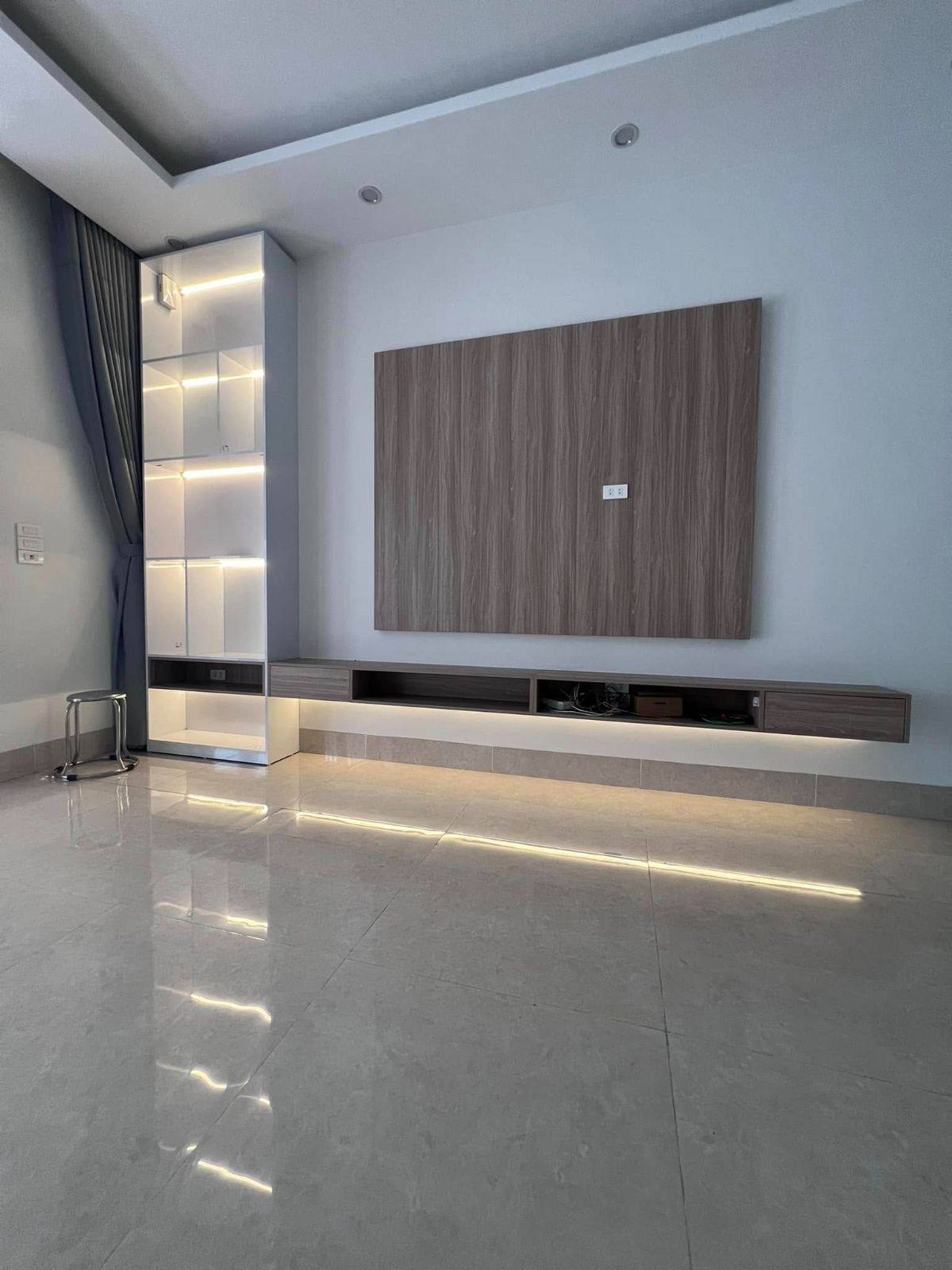 Kệ tivi và tủ trang trí phòng khách