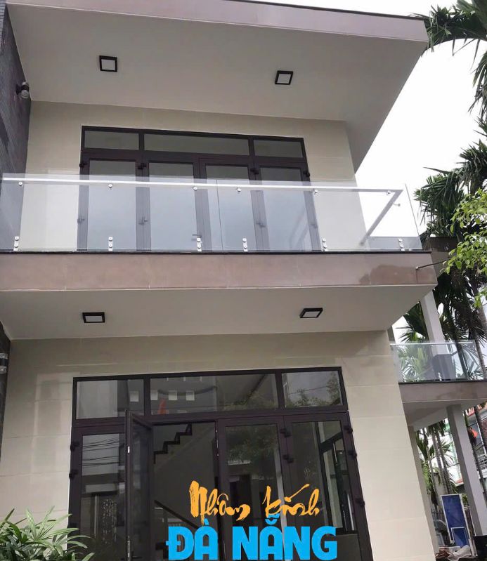 Hoàn thiện lan can kính và cửa nhôm kính cho nhà ở 