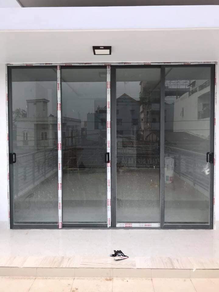 Cửa nhom kính lùa 4 cánh 