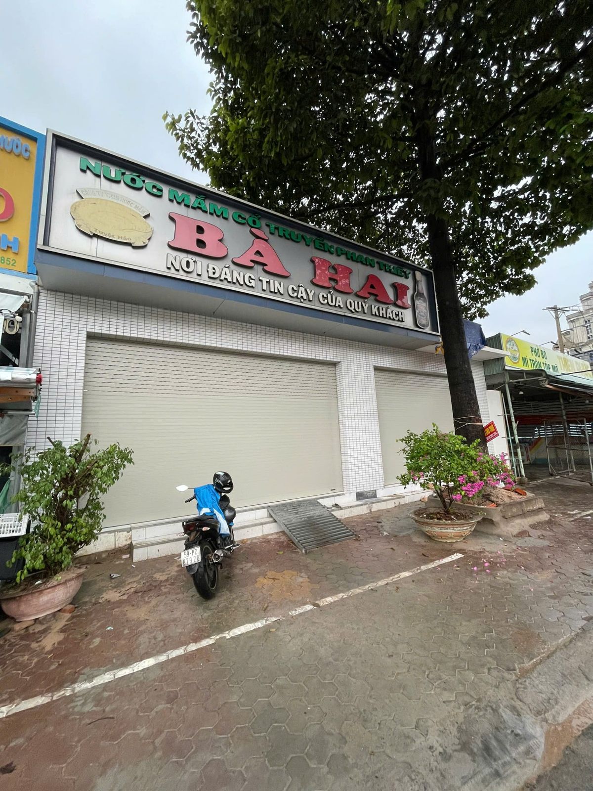 Lắp đặt cửa cuốn cho cửa hàng 
