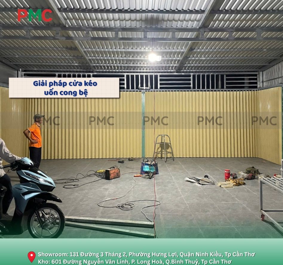 Thi công cửa kéo uốn công bệ