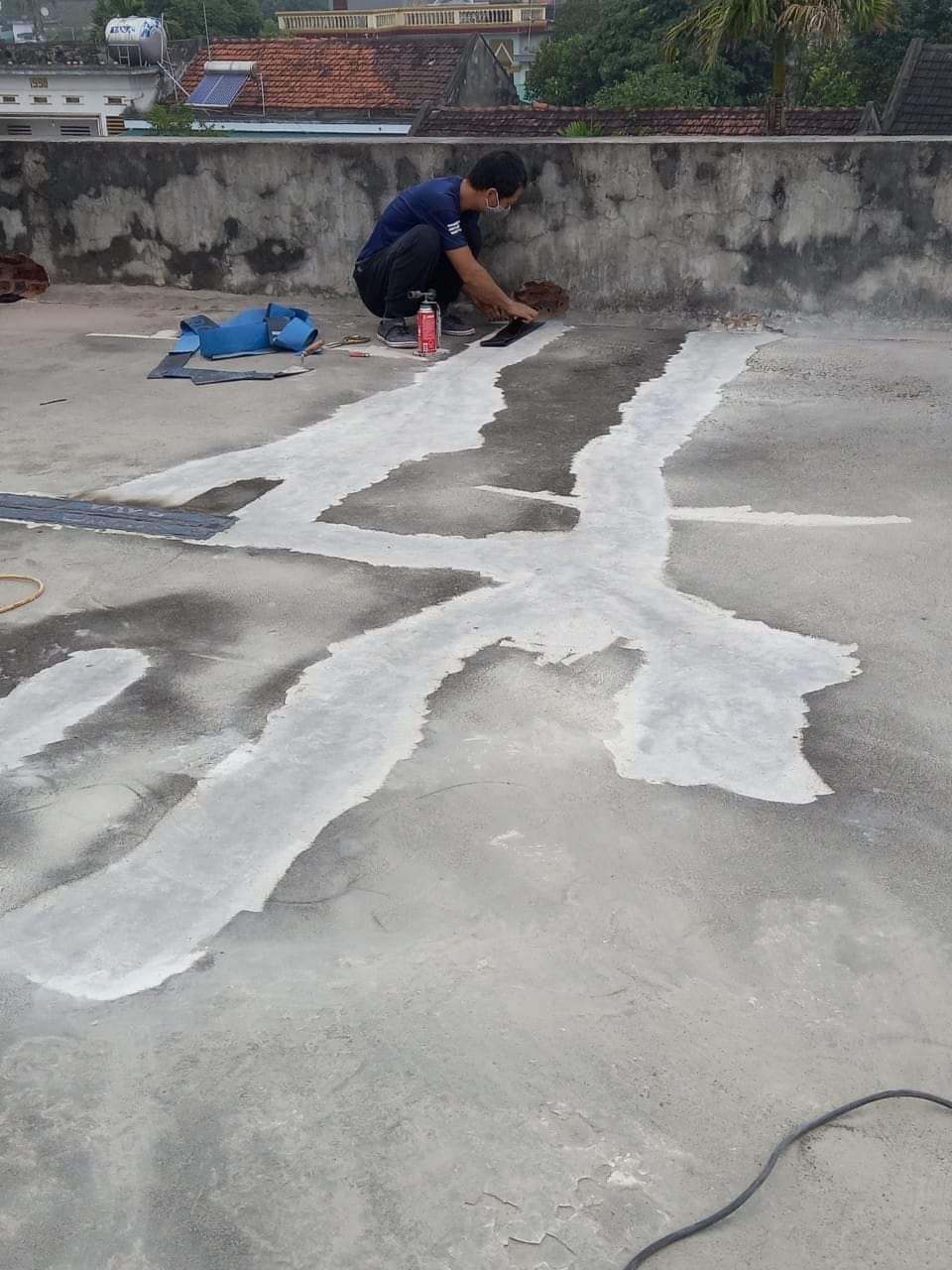 Chống thấm vết nứt sàn mái 