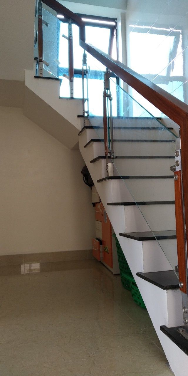 Lan can kính cho cầu thang 